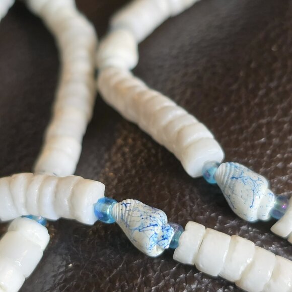 Vintage Shell (whole & carved) necklace & bracelet set. (Hawaiian Puka shell?) - Picture 3 of 5